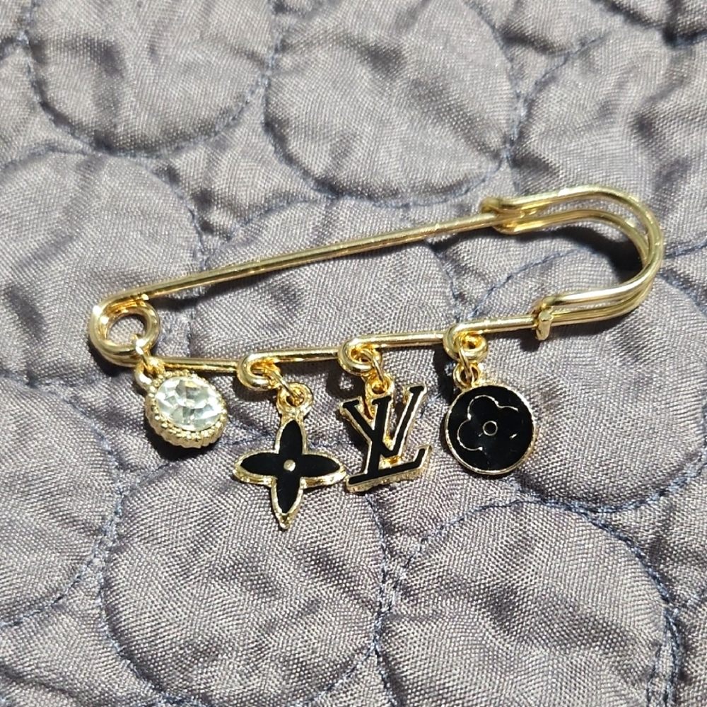LOUIS VUITTON BROOCH WITH CHARMS